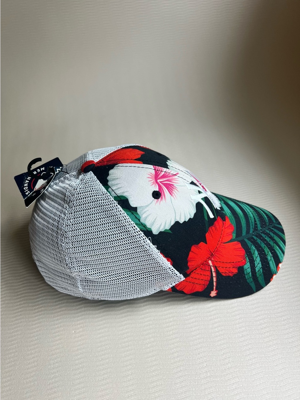 "Rare Find" NY Yankees Women’s Tropical Floral Trucker Hat – NWT - Picture 3 of 6